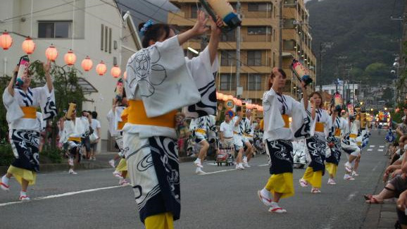 やっさまつりの踊り