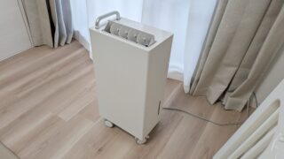 リビングに常設しているcadoの除湿機DH-C7200（キャスター付き）